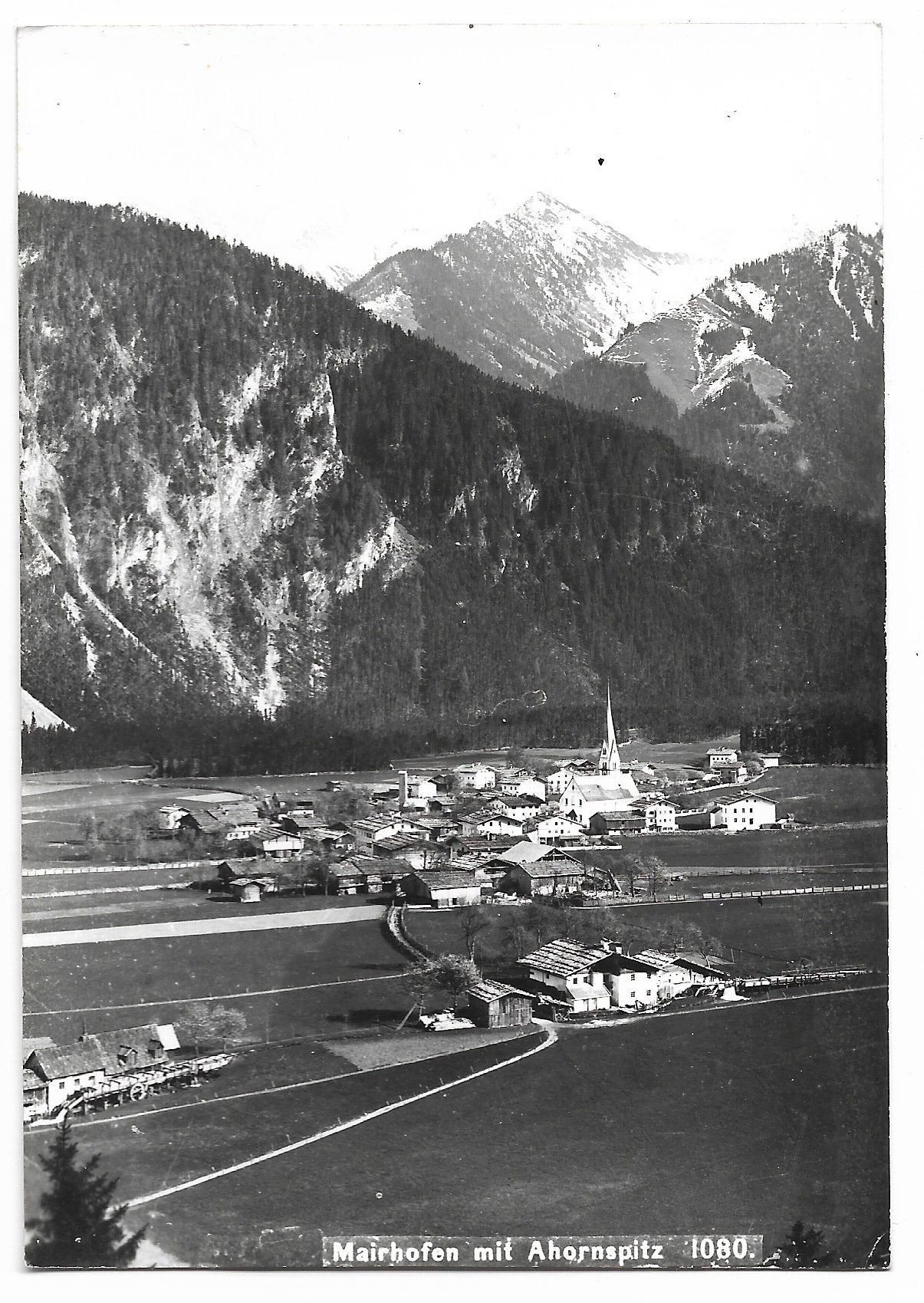 Mayrhofen Ortsansicht gegen Ahornspitze